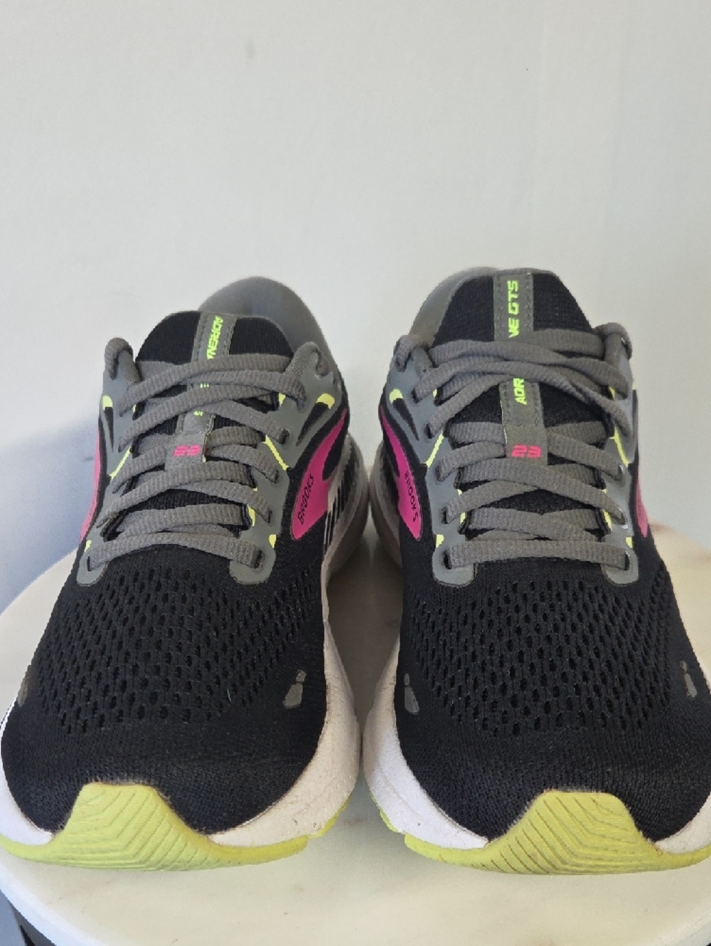 Brooks Women’s Black, Gray & Pink Running Shoes Size 8.5 - Picture 2 of 6